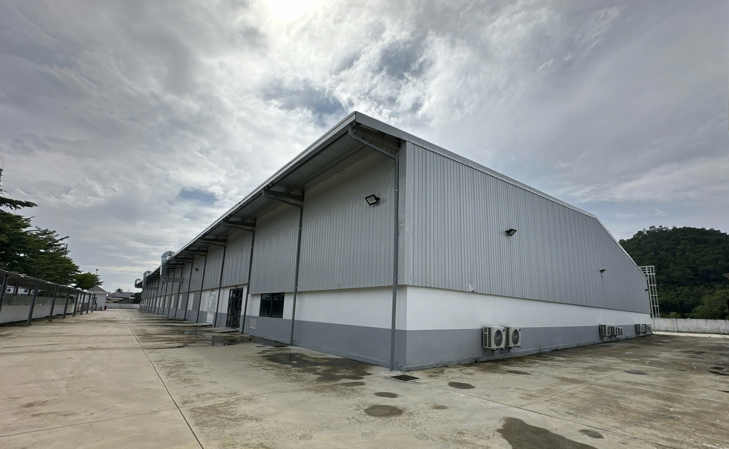 Khoảng <strong>2.500 m²</strong> diện tích sàn đưa vào cho thuê.